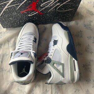 Air Jordan 4 Retro Midnight Navy Sneakers